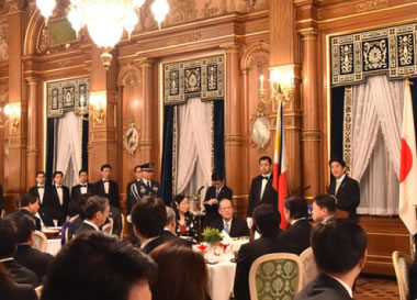 2015年6月 総理主催晩餐会　　出典：首相官邸ホームページ